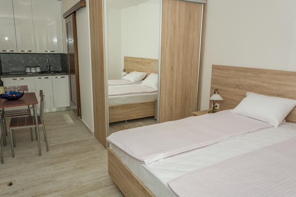 Apartmani Mendula Будва Екстер'єр фото