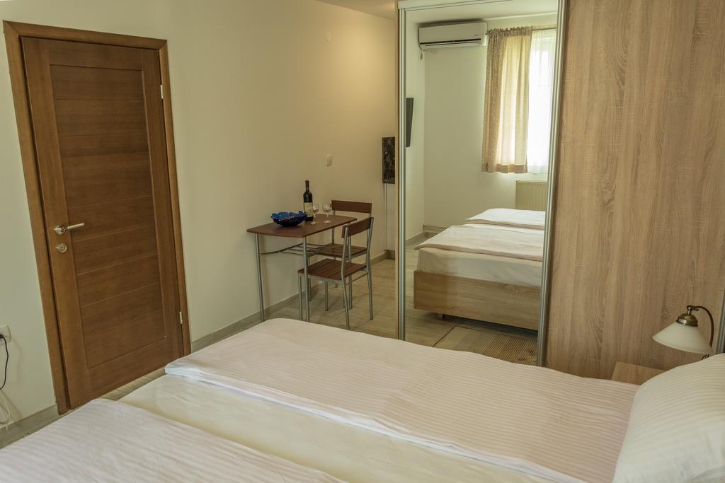 Apartmani Mendula Будва Екстер'єр фото