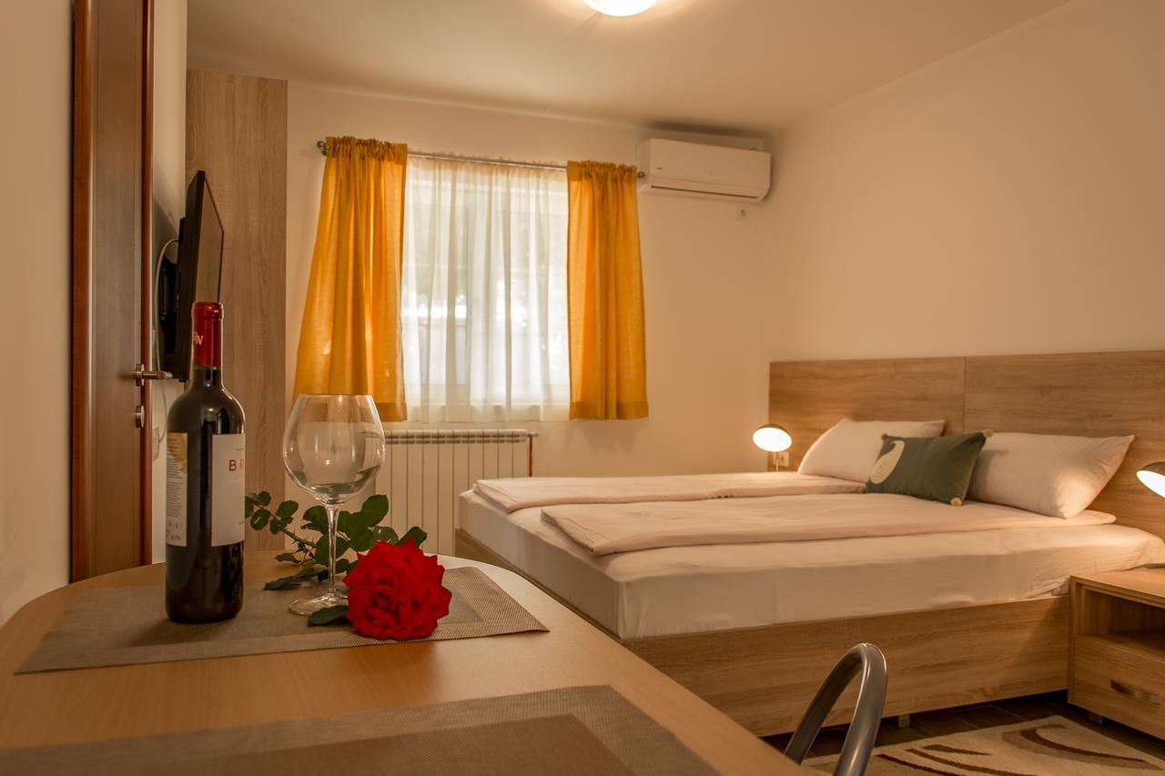 Apartmani Mendula Будва Екстер'єр фото