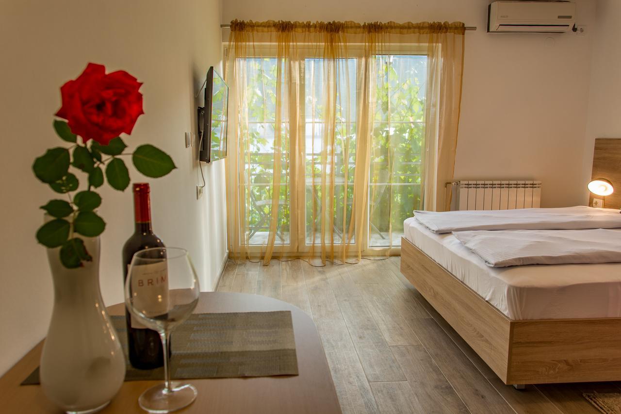 Apartmani Mendula Будва Екстер'єр фото